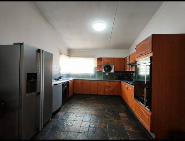 3 BEDROOM PROPERTY TO RENT IN VANDERBIJLPARK SW 5